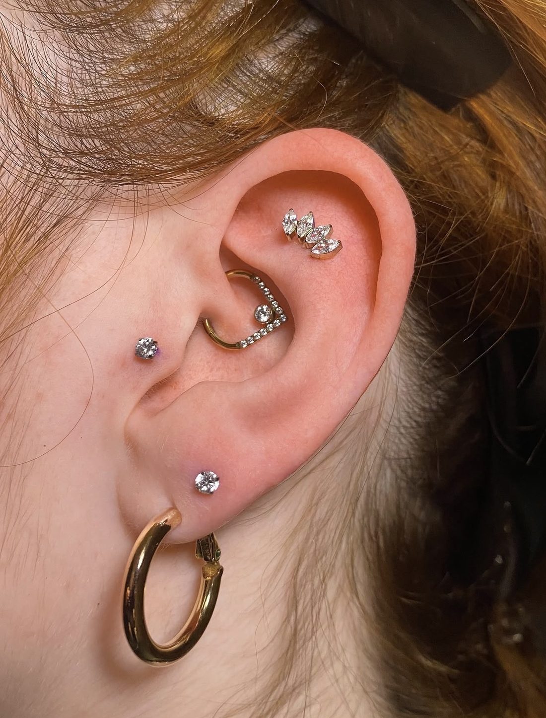 Piercings en la oreja realizados en Santa Cruz Tattoo