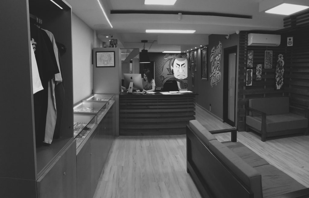 Interior de Santa Cruz Tattoo